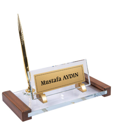 Ahşap Detaylı Saatli Kristal Masa İsimliği