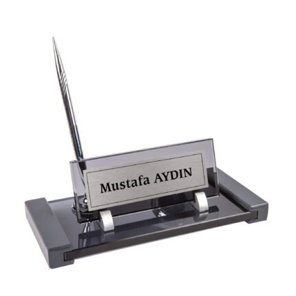 Ahşap Detaylı Saatli Füme Kristal Masa İsimliği