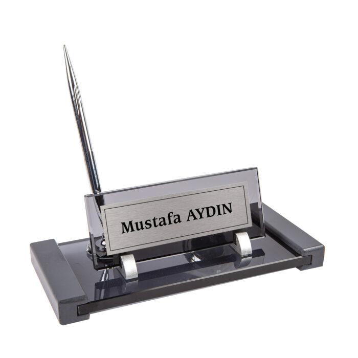 Ahşap Detaylı Saatli Füme Kristal Masa İsimliği